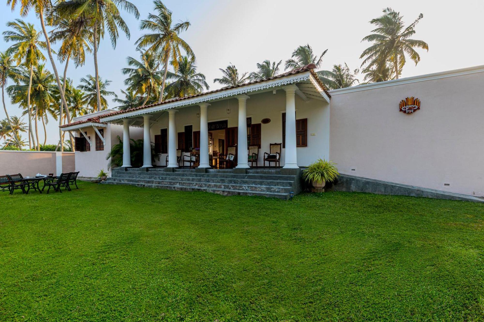 House By The Sea Hikka Hotel Hikkaduwa Ngoại thất bức ảnh