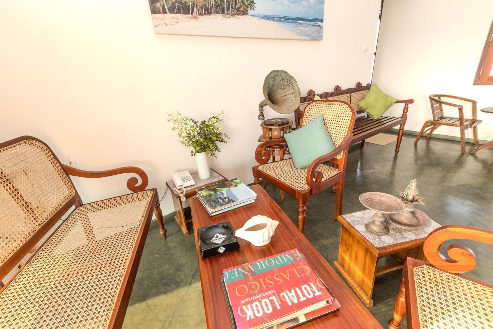 House By The Sea Hikka Hotel Hikkaduwa Ngoại thất bức ảnh